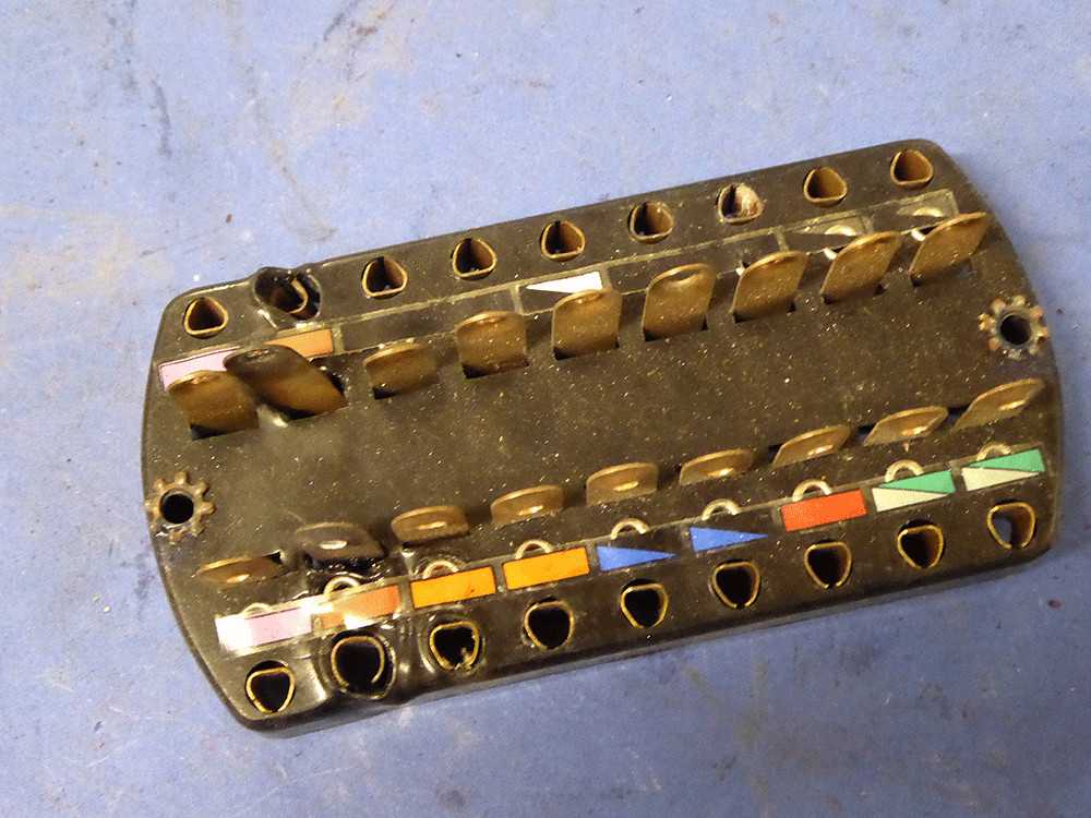 Fuse block fit to Moto Guzzi 850 GT, 850 GT California, and 850 California Police motorcycles.