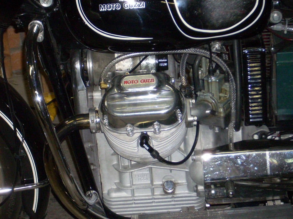 Bunn Breather installed on a Moto Guzzi Eldorado.