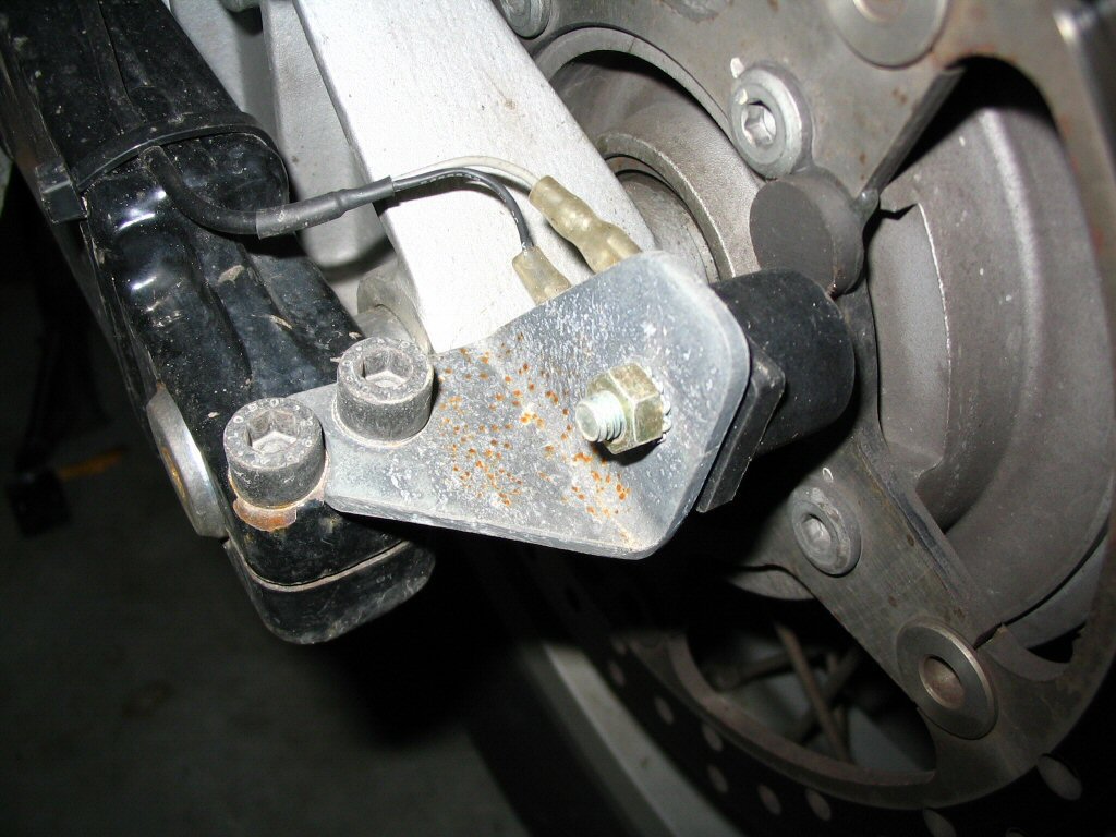 Magnetic speed sensor mount. Installing a cruise control on a Moto Guzzi Quota 1100 ES.