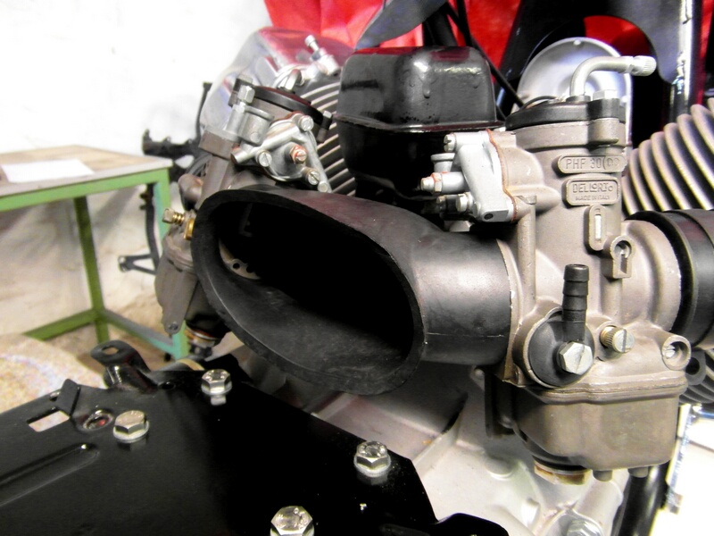 Dellorto PHF 30 carburetor fitment on a Moto Guzzi Ambassador.