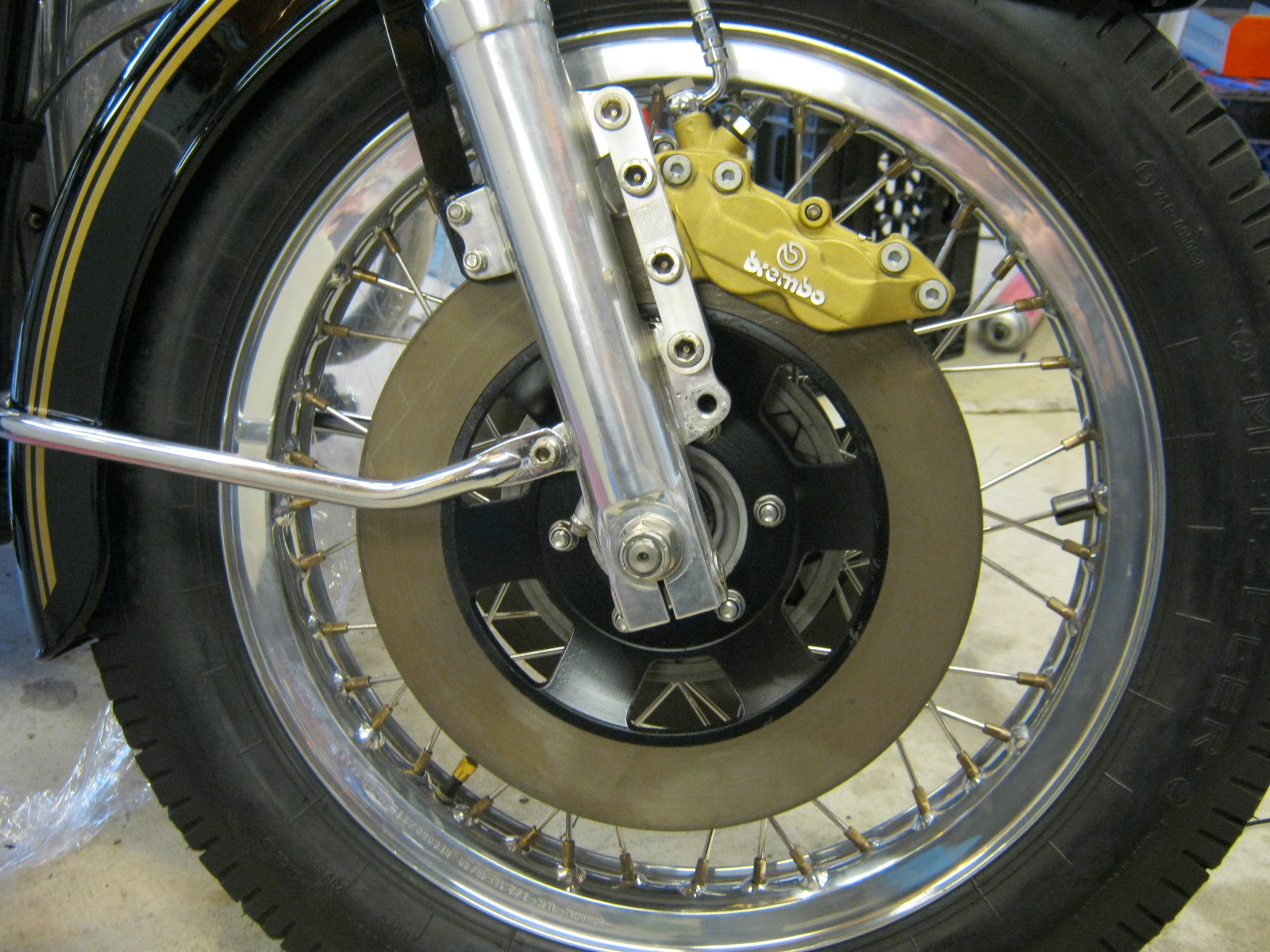 Disc brake configuration using 4 piston calipers. Applicable to Moto Guzzi V700, V7 Special, Ambassador, 850 GT, 850 GT California, Eldorado, and 850 California Police models.