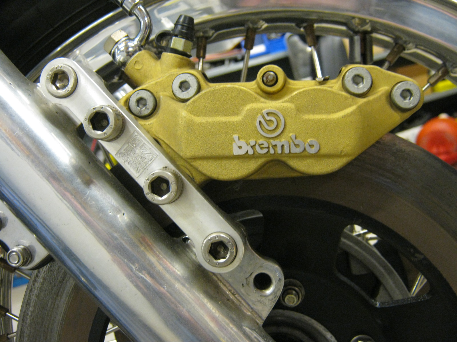 Disc brake configuration using 4 piston calipers. Applicable to Moto Guzzi V700, V7 Special, Ambassador, 850 GT, 850 GT California, Eldorado, and 850 California Police models.