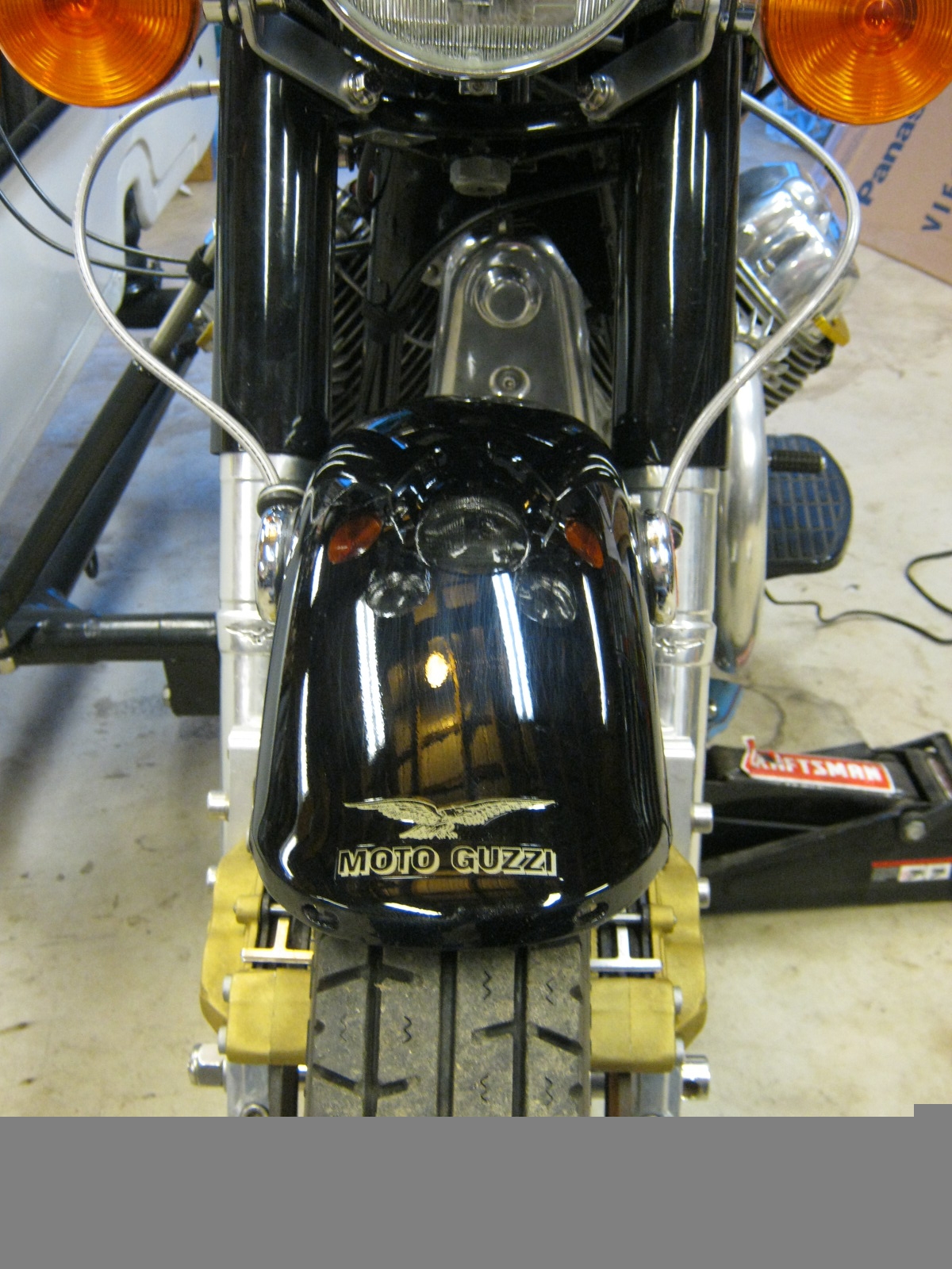 Disc brake configuration using 4 piston calipers. Applicable to Moto Guzzi V700, V7 Special, Ambassador, 850 GT, 850 GT California, Eldorado, and 850 California Police models.