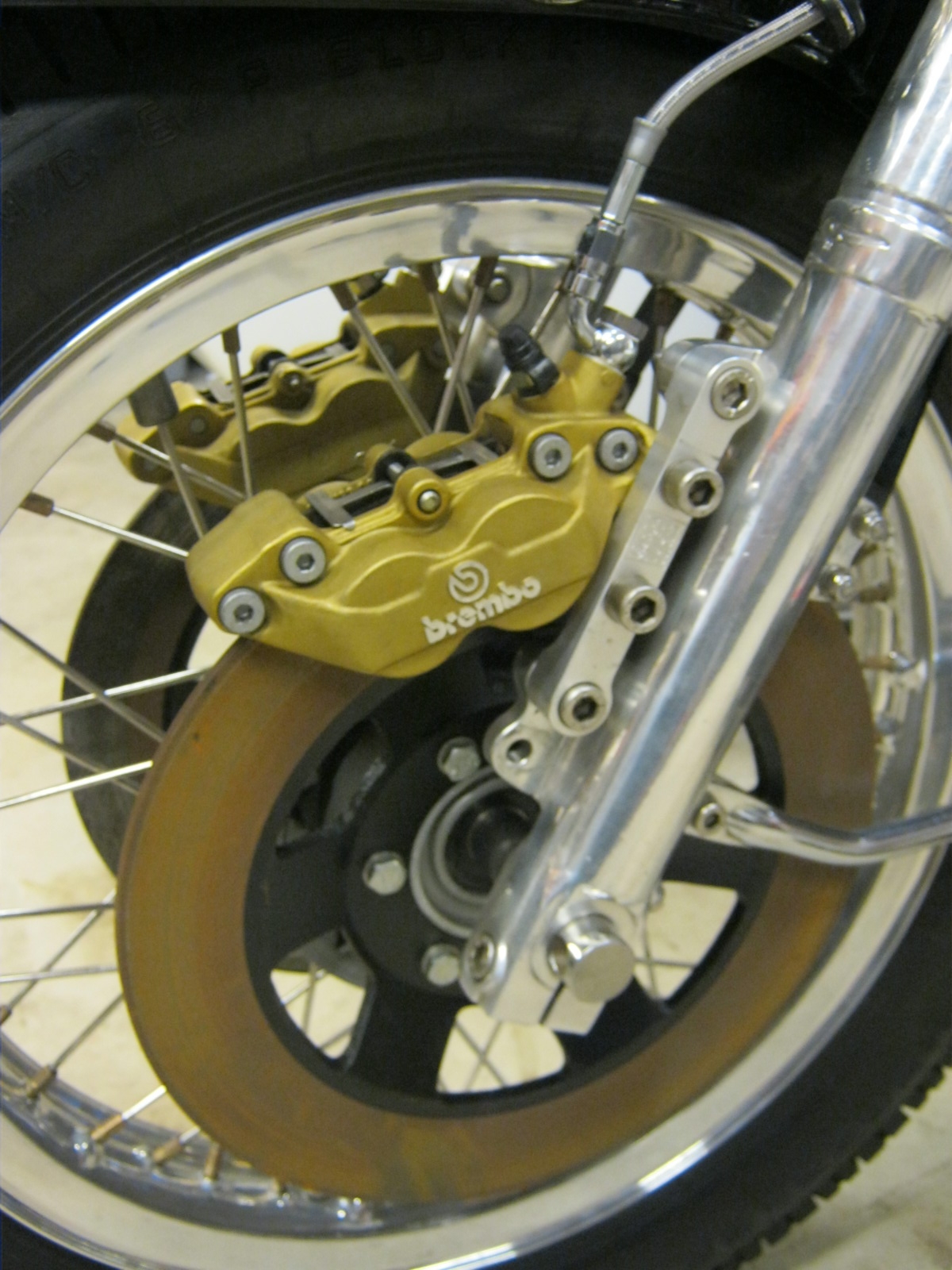 Disc brake configuration using 4 piston calipers. Applicable to Moto Guzzi V700, V7 Special, Ambassador, 850 GT, 850 GT California, Eldorado, and 850 California Police models.