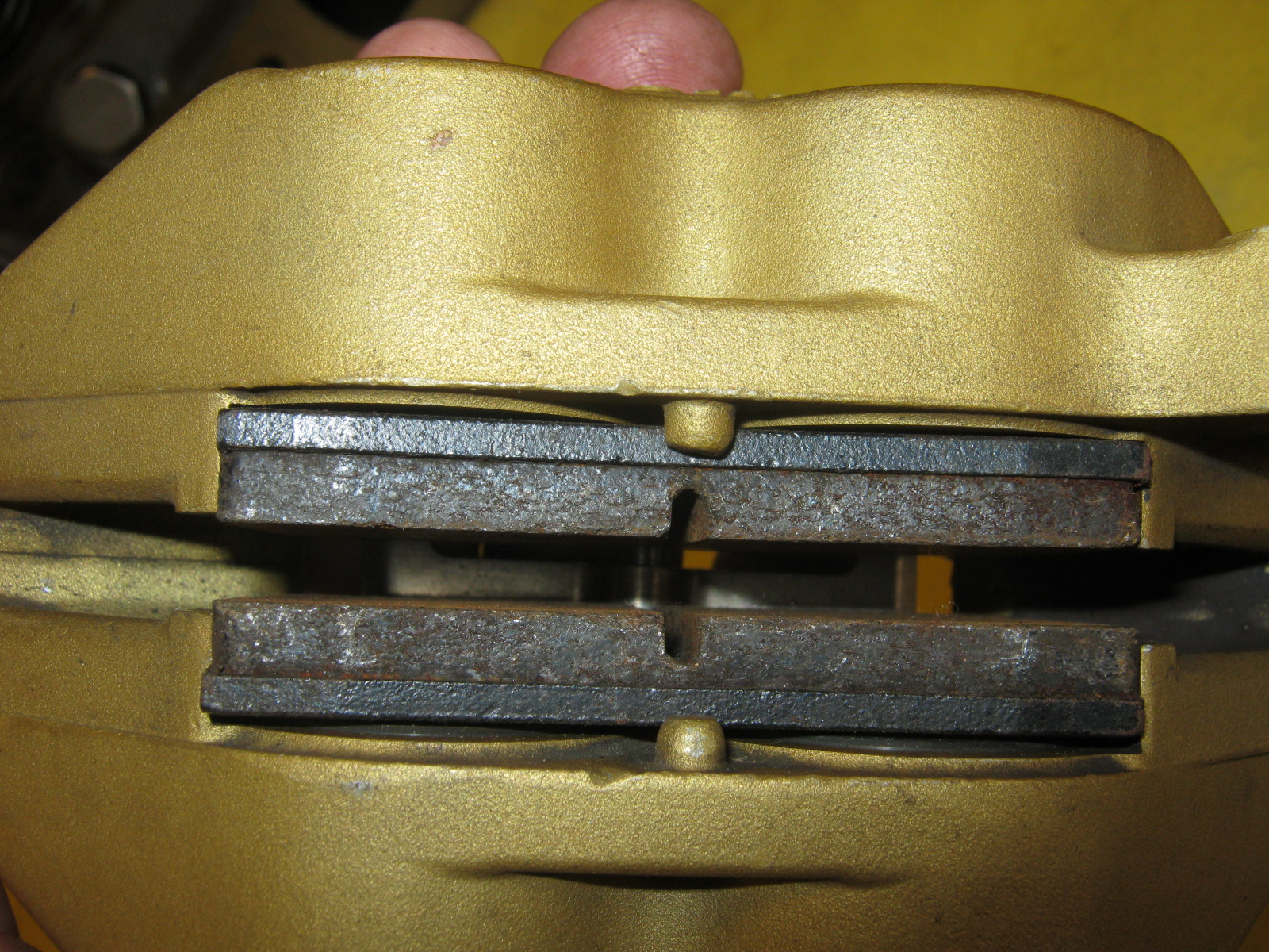 Disc brake configuration using 4 piston calipers. Applicable to Moto Guzzi V700, V7 Special, Ambassador, 850 GT, 850 GT California, Eldorado, and 850 California Police models.