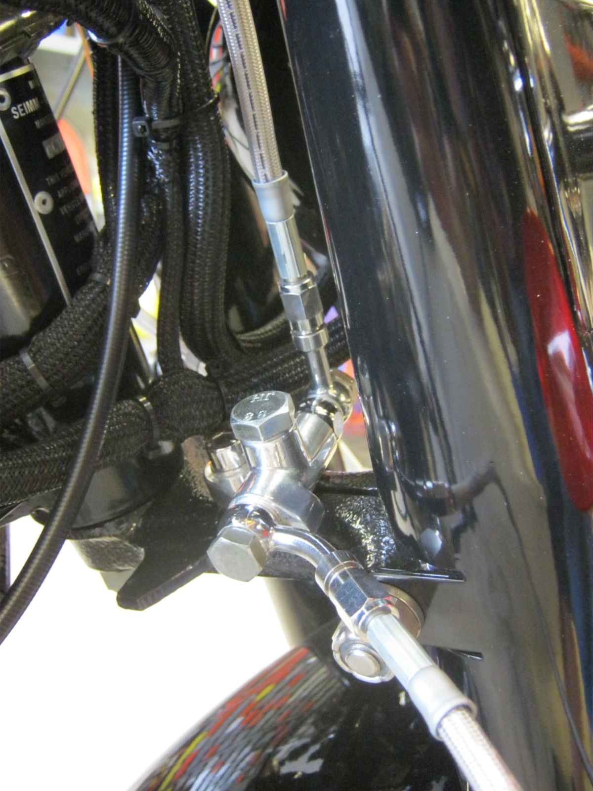 Disc brake configuration. Applicable to Moto Guzzi V700, V7 Special, Ambassador, 850 GT, 850 GT California, Eldorado, and 850 California Police models.