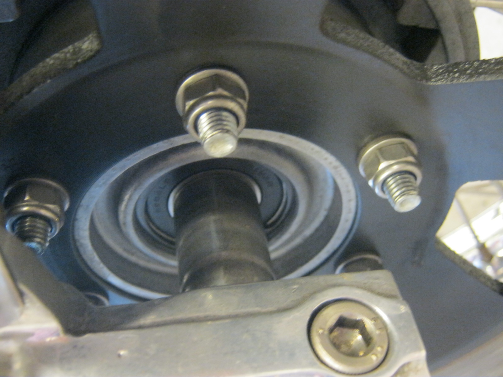 Disc brake configuration. Applicable to Moto Guzzi V700, V7 Special, Ambassador, 850 GT, 850 GT California, Eldorado, and 850 California Police models.