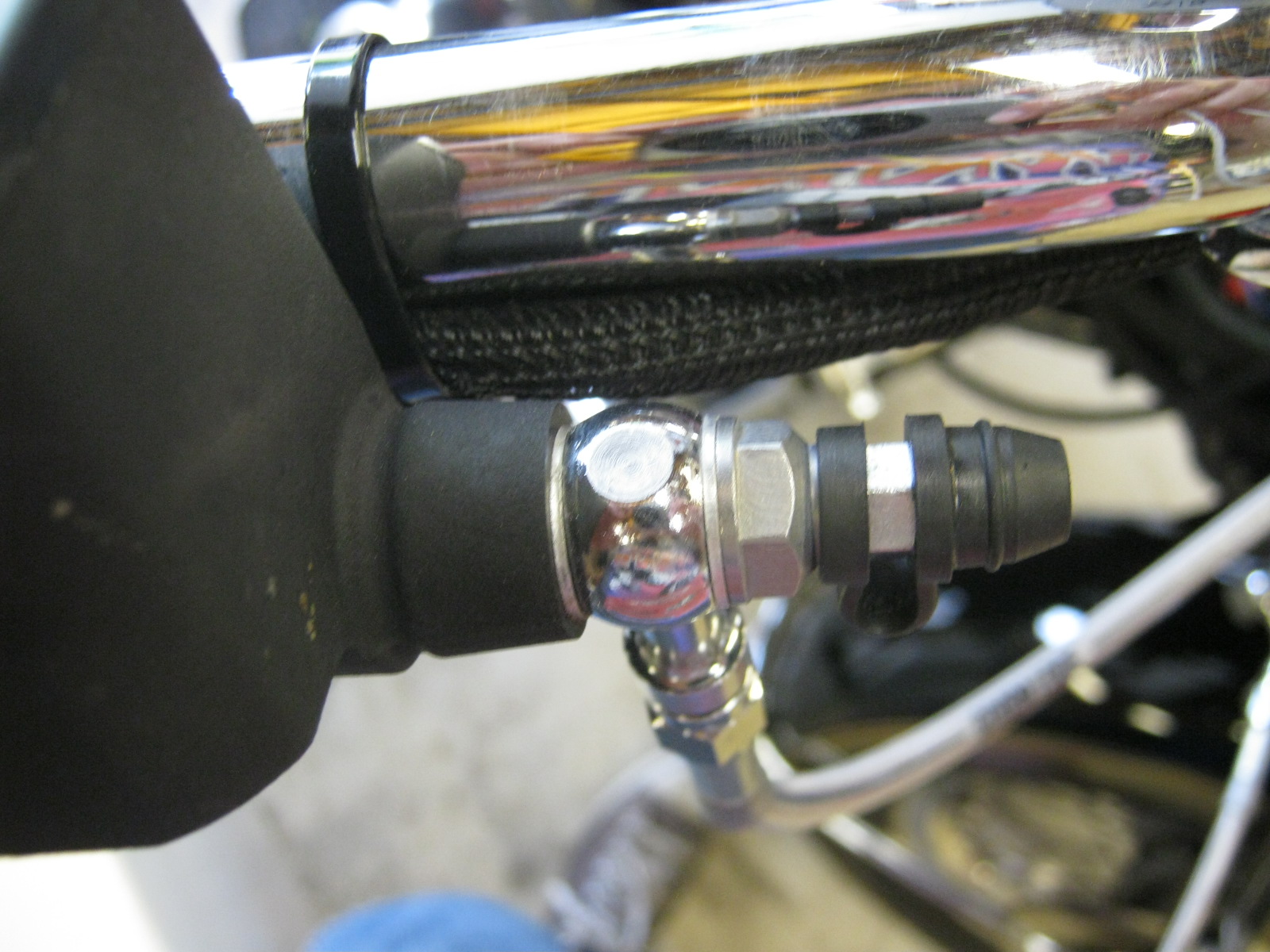 Disc brake configuration. Applicable to Moto Guzzi V700, V7 Special, Ambassador, 850 GT, 850 GT California, Eldorado, and 850 California Police models.