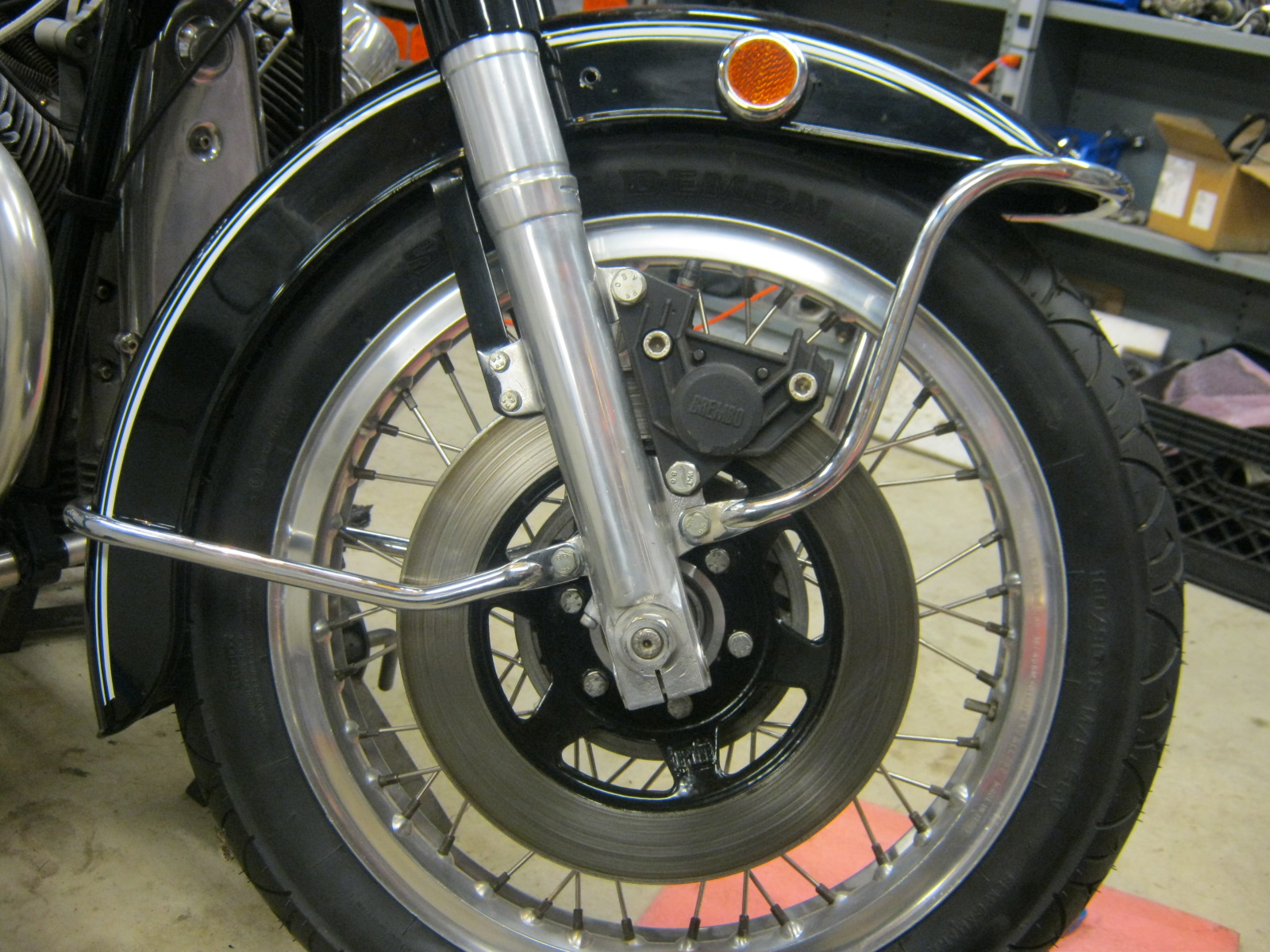 Disc brake stockish configuration. Applicable to Moto Guzzi V700, V7 Special, Ambassador, 850 GT, 850 GT California, Eldorado, and 850 California Police models.