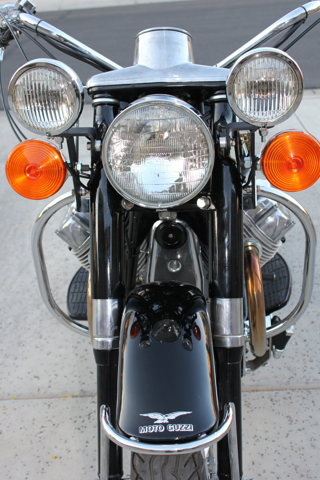 Spot lights fit to Moto Guzzi V700, V7 Special, Ambassador, 850 GT, 850 GT California, Eldorado, 850 California Police models.