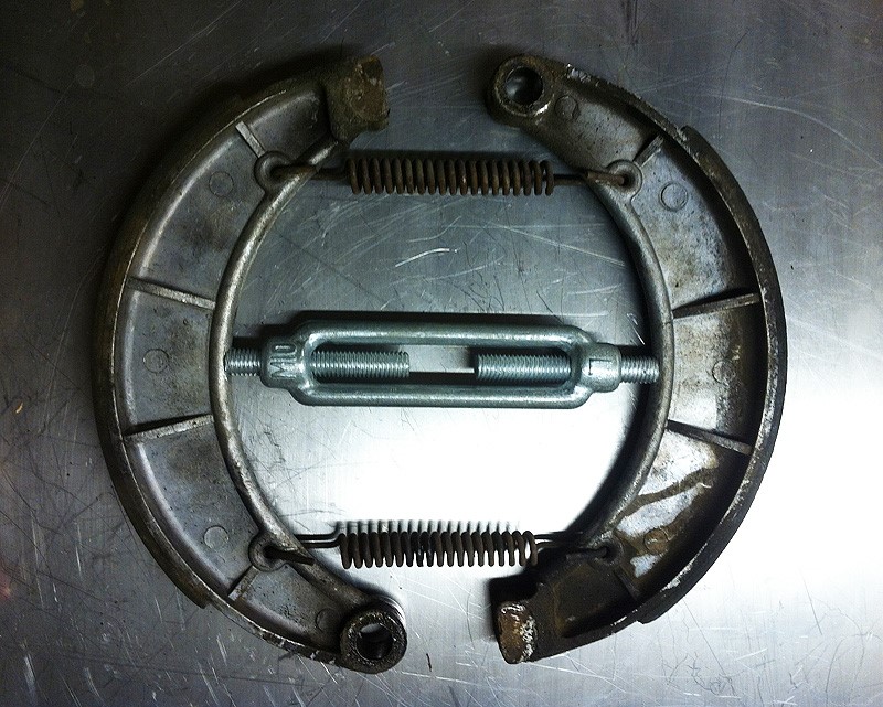 Using a turnbuckle tensioner to spread brake shoes on Moto Guzzi V700, V7 Special, Ambassador, 850 GT, 850 GT California, Eldorado, and 850 California Police models.