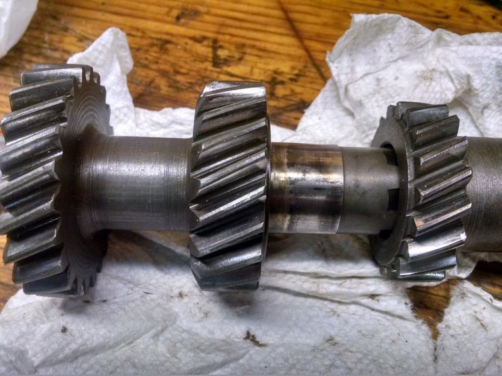 Main shaft separation in 5 speed transmissions; applicable to Moto Guzzi 850 GT, 850 GT California, Eldorado, 850 California Police models and similar models.