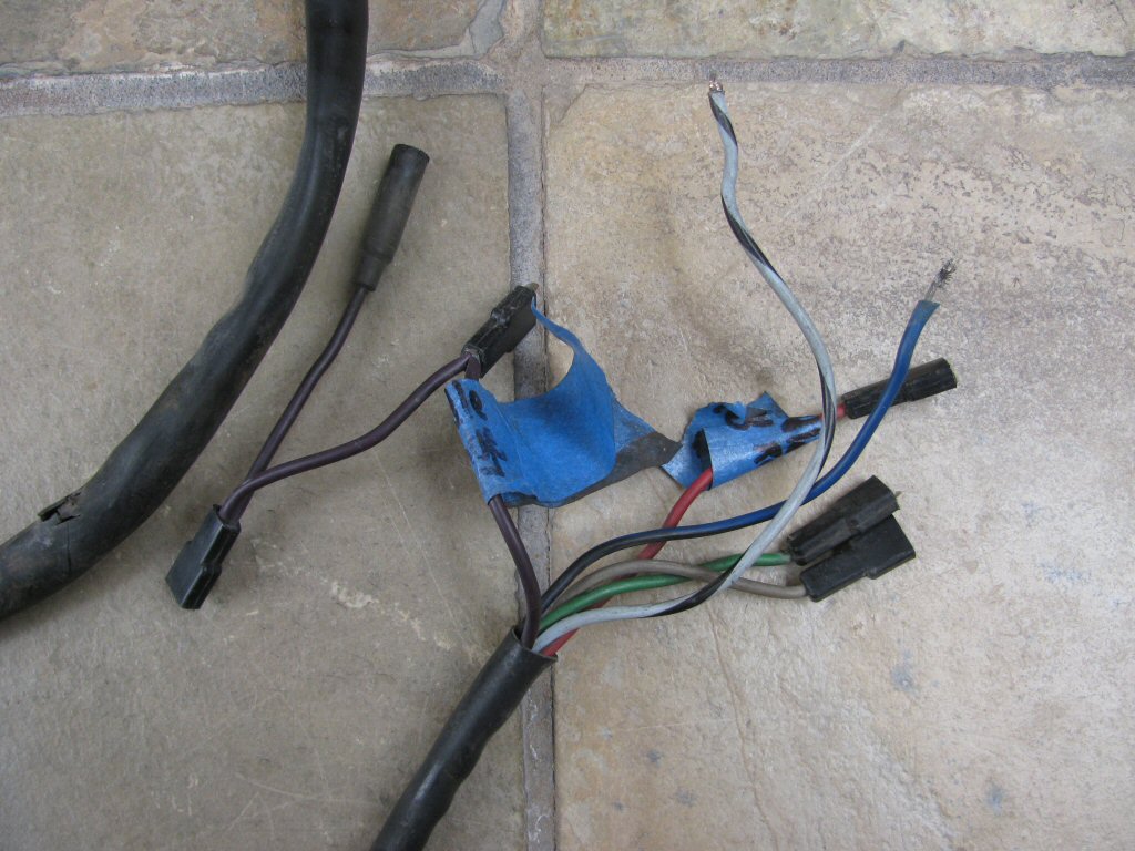 Main harness for police models equipped with a Magneti Marelli charging system.